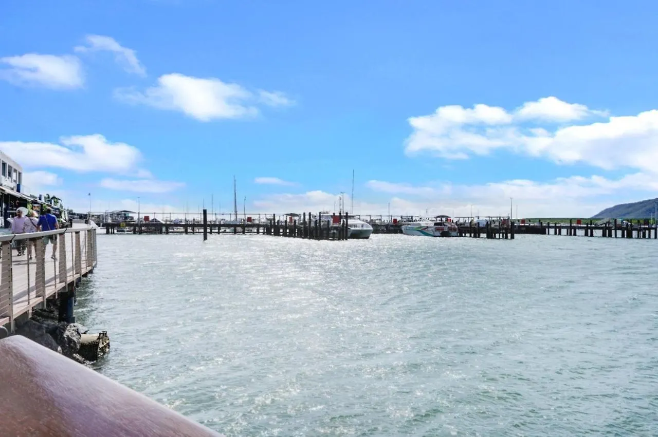 Apartament 1007 Harbour Lights With Ocean Views Cairns Australia